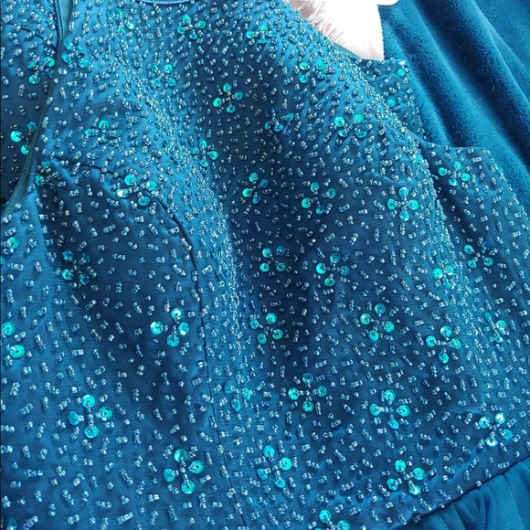 Teal grad dress - Picture 3 of 4